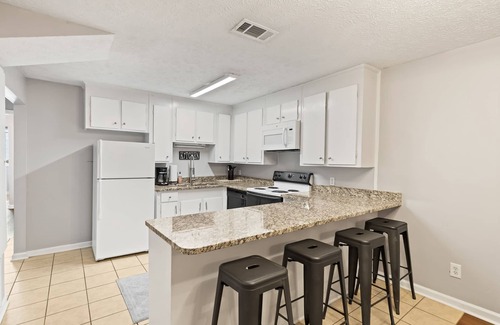 Auburn - Opelika Apartment | Magnolia Linen Company Unit 11 Downtown Auburn Across from Campus!