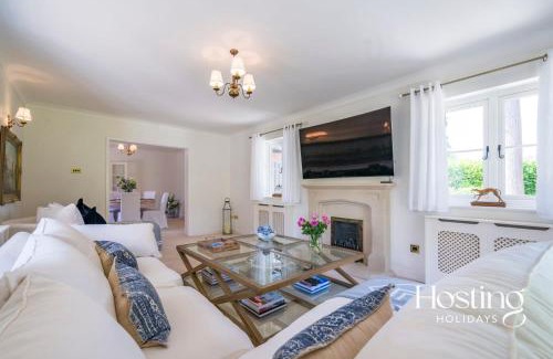 Sunninghill House | Magnolia Lodge - 4 Beds Fabulous Garden Parking