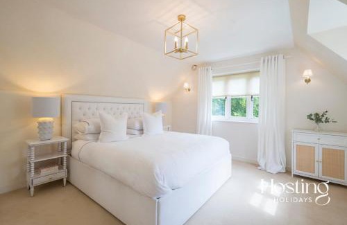 Sunninghill House | Magnolia Lodge - 4 Beds Fabulous Garden Parking