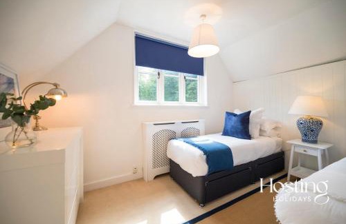 Sunninghill House | Magnolia Lodge - 4 Beds Fabulous Garden Parking