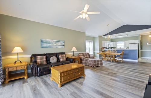 Central Myrtle Beach Condo | Magnolia North by Hosteeva