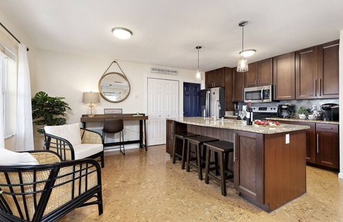 Clearwater House | Magnolia Ocean Retreat, 🏡5 min from Honeymoon Beach 🌴