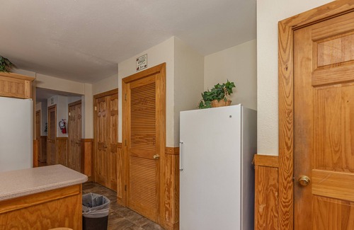 Pigeon Forge Ski Chalet | Magnolia Place 5 - Eight Bedroom Chalet