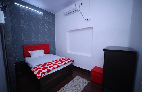 Varanasi Nagar Nigam Hotel | Magpie Paying Guest House