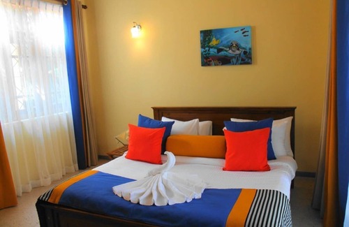 Wadduwa Hotel | Mahakumara White House Hotel