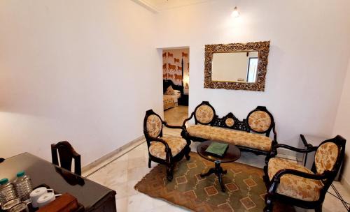 Udaipur City Centre Hotel | Mahendra Prakash