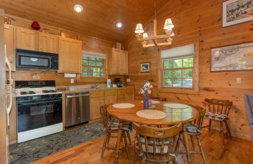 Pisgah Forest House | Mai`s Rock Cabin with view
