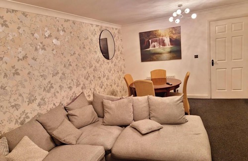 Maidstone House | Maidstone Holiday Apartment 3 Bedrooms Free Sports Sleeps 7