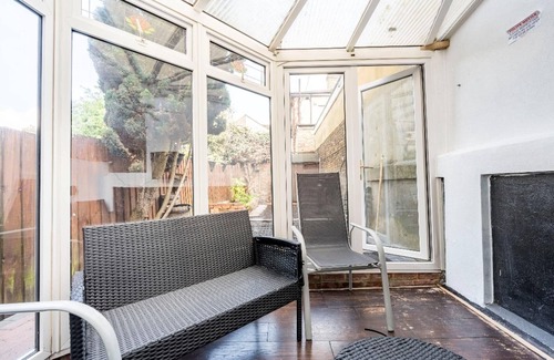 Maidstone House | Maidstone - Sleeps 6 - Parking - Garden - 96ws