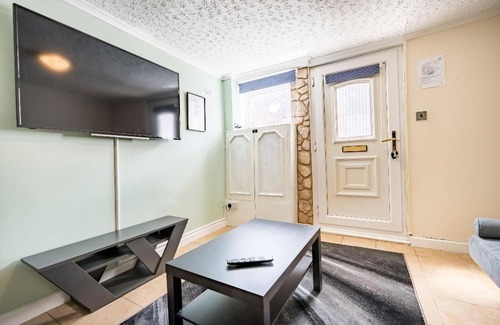 Maidstone House | Maidstone - Sleeps 6 - Parking - Garden - 96ws