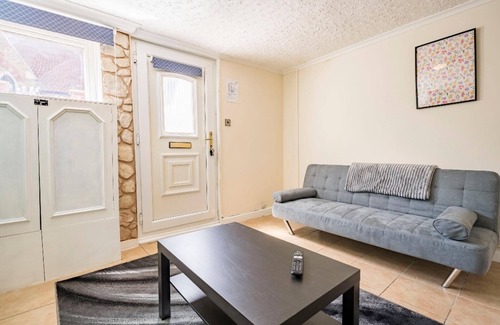 Maidstone House | Maidstone - Sleeps 6 - Parking - Garden - 96ws