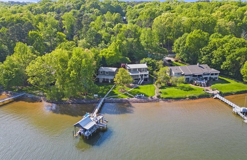 Sherrills Ford House | Main Channel Lake Home w/Hot Tub