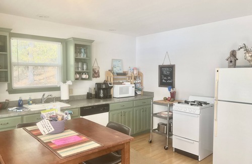 Piney Cottage | Main Channel Lake Hamilton- private hot tub, firepit, boat dock