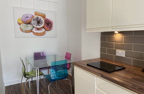 Merchiston Apartment | Main door apartment with garden