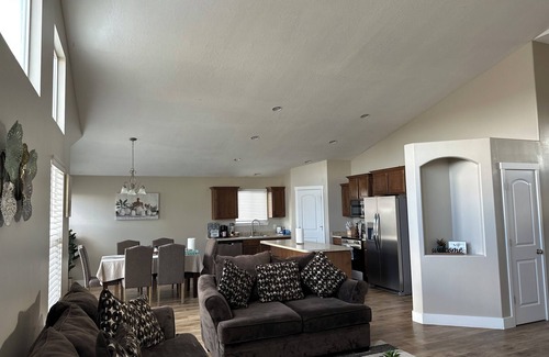 Kearns House | Main FloornCozy Spacious 3-bedroom 2-bath home in nWest Valley City