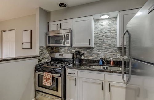 Royal Oak Apartment | Main Street Luxury One Bedroom Apartment bedroom Downtown Royal Oak