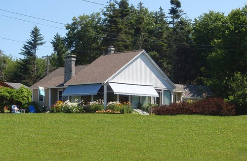 Chamberlain Cottage | Maine Seaside Cottage in Long Cove Point, Pemaquid Peninsula, Midcoast Maine