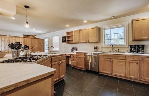 Bridgton House | MAINE WATERFRONT + MOUNTAIN COMPOUND SLEEPS 50!