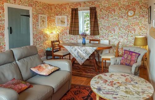 Chirnside House | Maines Farm Cottage