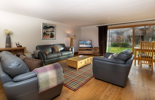 Kenmore Apartment | Mains of Taymouth, Kenmore ~ 5* No. 5 The Gallops - Downstairs property - sleeps 4 guests in 2 bedr