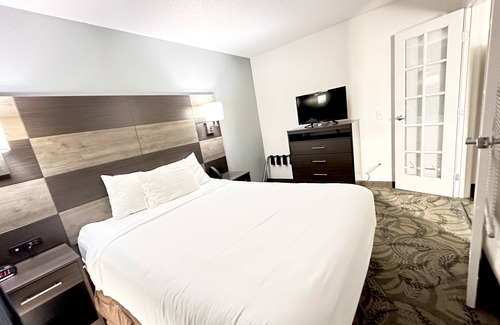 Madison Hotel | MainStay Suites Madison Airport