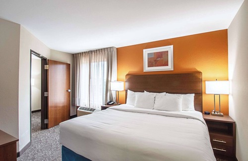 Madison Hotel | MainStay Suites Madison - Monona