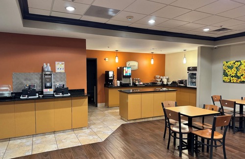 Madison Hotel | MainStay Suites Madison - Monona