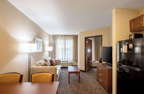Madison Hotel | MainStay Suites Madison - Monona