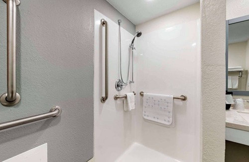 East Bloomington Hotel | MainStay Suites MSP Airport - Mall of America