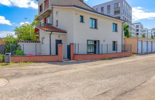 Santy - La Plaine Villa | Maison à 2 pas de Lyon Centre proche tram, métro