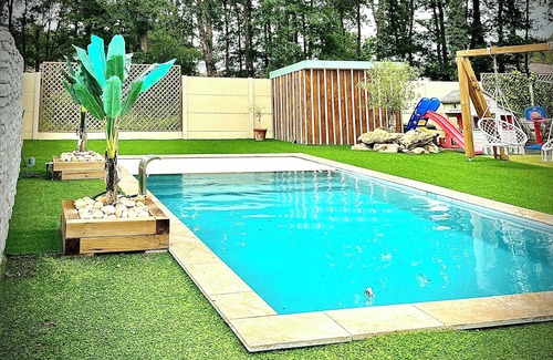 Mios House | Maison 3 Chambres Avec Piscine Chauffée et Terrain de Pétanque