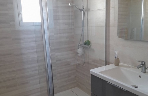Loire-Atlantique House | Maison 90m2 Avec Terrain Clos et Accès Direct à la Mer. Idéal Pour Famille