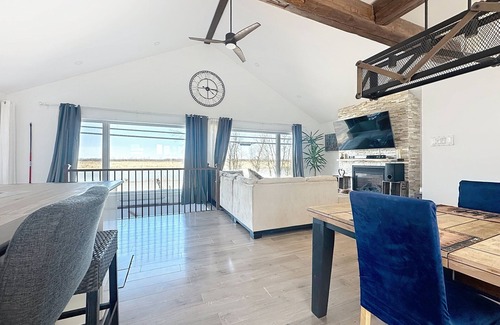 Sainte-Anne-de-Sorel House | Maison au bord de l'eau + Spa extérieur en face du lac Saint Pierre