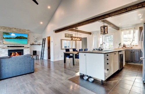 Sainte-Anne-de-Sorel House | Maison au bord de l'eau + Spa extérieur en face du lac Saint Pierre