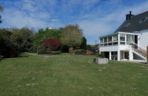 Saint-Yvi House | Maison Avec Jardin au Calme