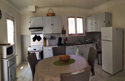 Banon House | Maison Avec Jardin, Bien Située Dans le Village