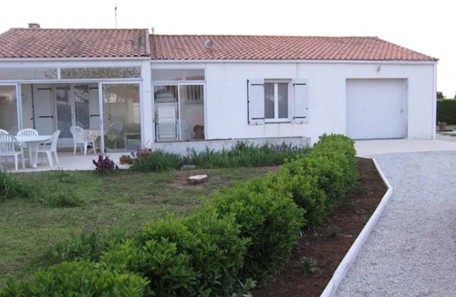 Loix House | Maison Avec Jardin Clos de 1500m2, à 200m de la mer et du Centre du Village
