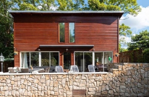 La Pie House | Maison Avec Jardin sur une ile Privée aux Portes de Paris