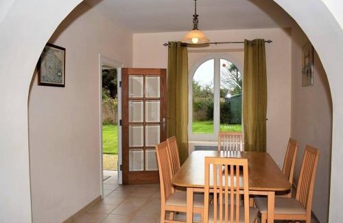 Pleumeur-Bodou House | Maison bretonne rénovée à 300m de la plage avec jardin clos, WIFI, et équipements pour bébé - FR-1-368-64