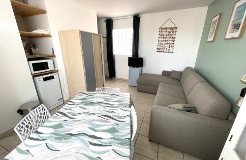 La Tranche-sur-Mer House | Maison centre-ville à 150m des commerces et 300m de la plage - clim, TV, lave-vaisselle - FR-1-22-256