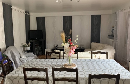 Saint-Pierre-Colamine House | Maison Chaleureuse