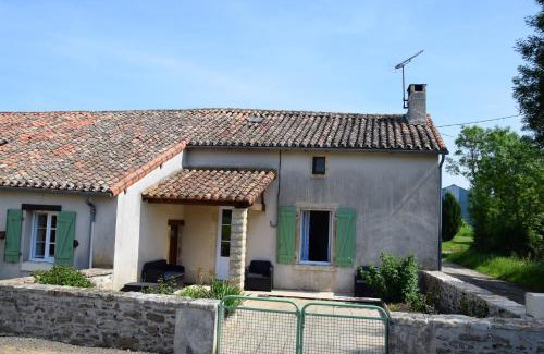 Saint-Germier House | Maison charismatique à Saint-Germier avec jardin clôturé.