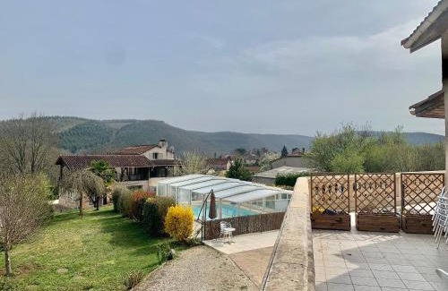 Saint-Gery House | Maison charmante avec vue sur la montagne à Saint-Géry + Piscine