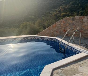 Livadi House | Maison charme avec piscine privée, près de la mer à Sappounakeika, Tyros