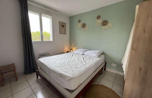 Saint-Pierre-la-Mer House | Maison climatisée avec 2 pièces et mezzanine, 5 couchages, parking, St Pierre la Mer - FR-1-229D-159