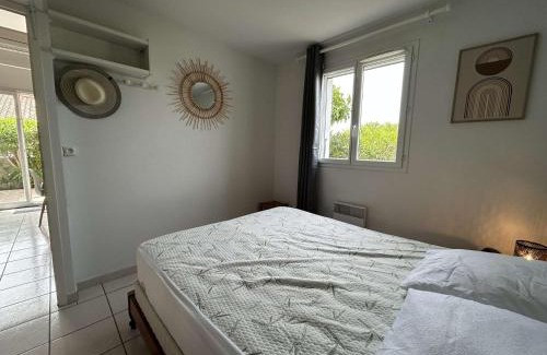 Saint-Pierre-la-Mer House | Maison climatisée avec 2 pièces et mezzanine, 5 couchages, parking, St Pierre la Mer - FR-1-229D-159