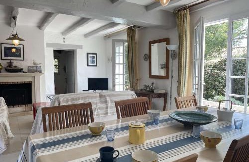 Noirmoutier-en-l'Ile House | Maison confortable 5 pièces, 8 couchages, proche plage et commerces, avec jardin, terrasse et WiFi. - FR-1-224B-477