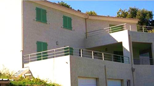Oletta House | Maison confortable avec vue sur la mer et la montagne à Oletta.