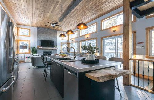 Lac-Superieur Ski Chalet | Maison contemporaine Tremblant- Spa & tranquillité