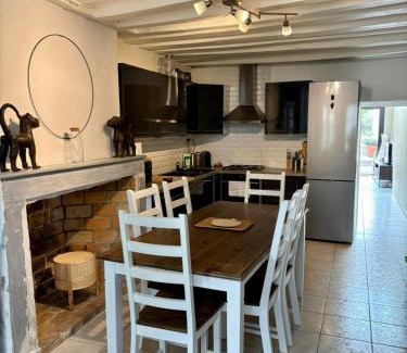 Crepy-en-Valois House | Maison cosy pour 2 à Crépy, véranda et jardin
